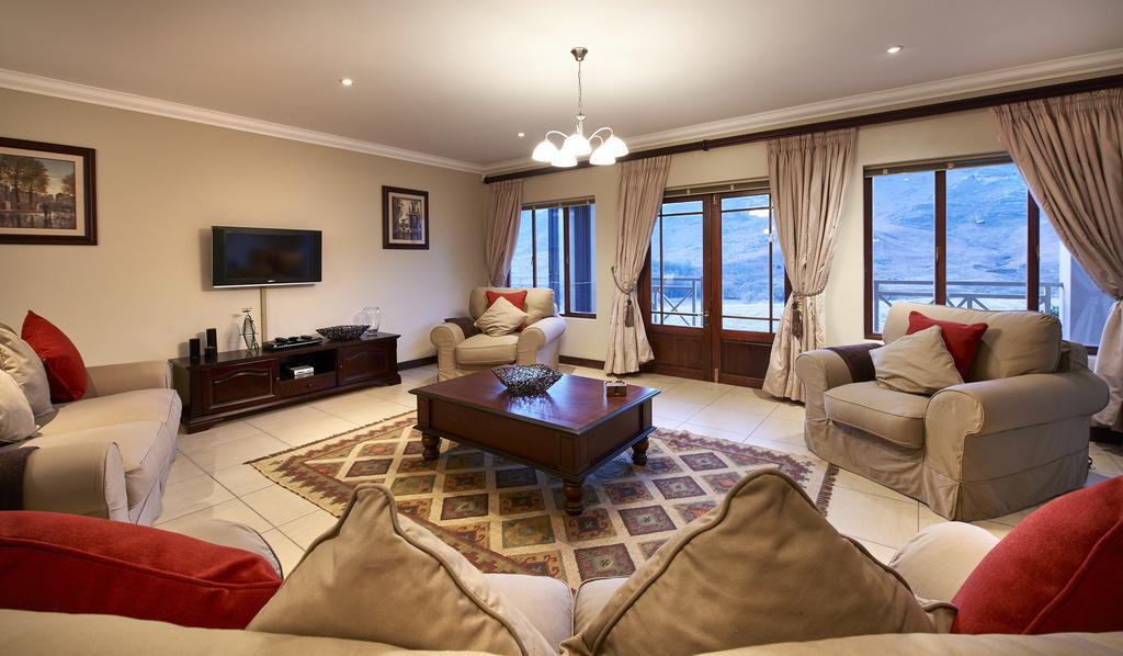 Dynasty Red Mountain Ranch Appartement Clarens Buitenkant foto